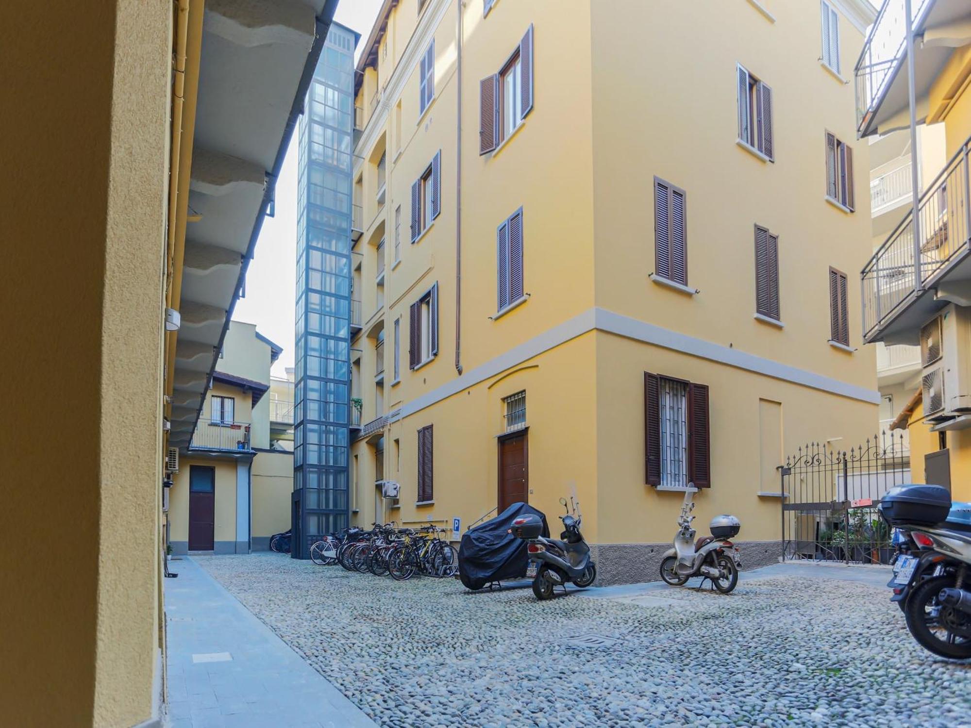 The Best Rent - Spacious Two Bedrooms Apartment Near Porta Romana Milão Exterior foto